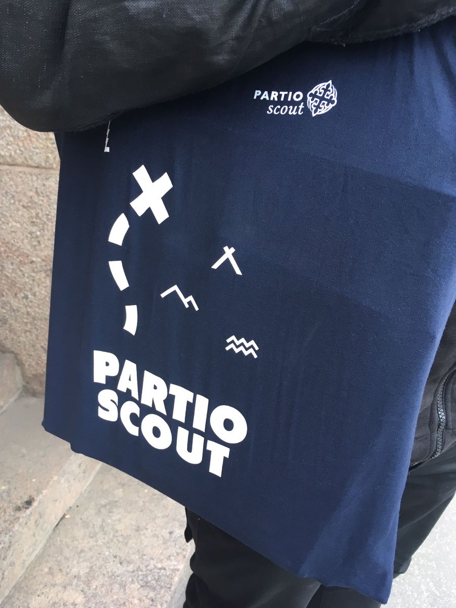 Mige_Lehtonen's tweet image. Vein eilen työviikon lopuksi kangaskassillisen partiovuotta 2017 opetus- ja kulttuuriministeriöön. Tehtiin töitä ennen muuta sen eteen, että yhä useammalla lapsella ja nuorella on mahdollisuus harrastaa. #partioscout #yleisavustus #selvitys