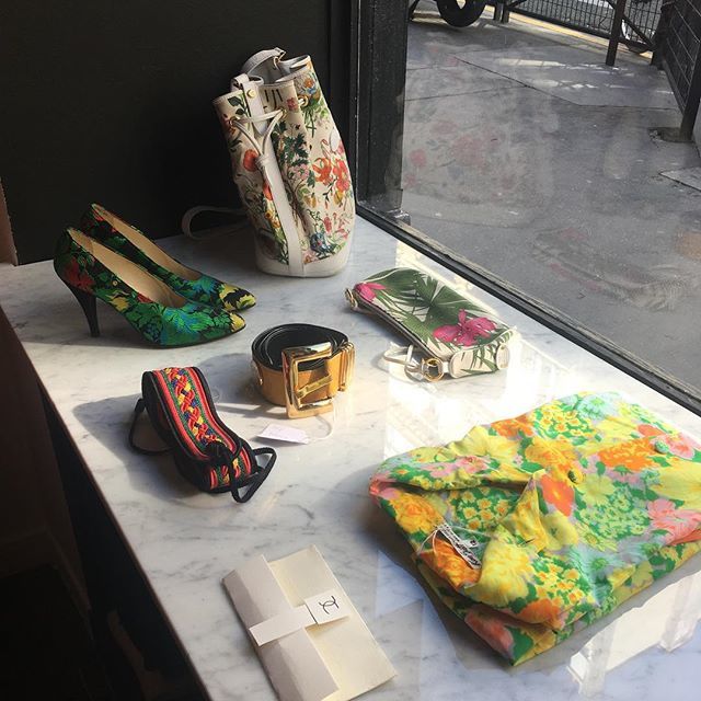 Rosemarketvtg's tweet photo. #jungle vibes @Rosemarketvintage #Fripedeluxe #19ruemilton #display by Louis our new internship,
#Kenscott #gucci #vintage #celine #escada #vintageshop #vintagestyle #vintageparis #modevintage #boutiquevintage #boutiquevintageparis #selectionvintage #so… https://t.co/jy8OwgWSup https://t.co/6UmSzPIFAS