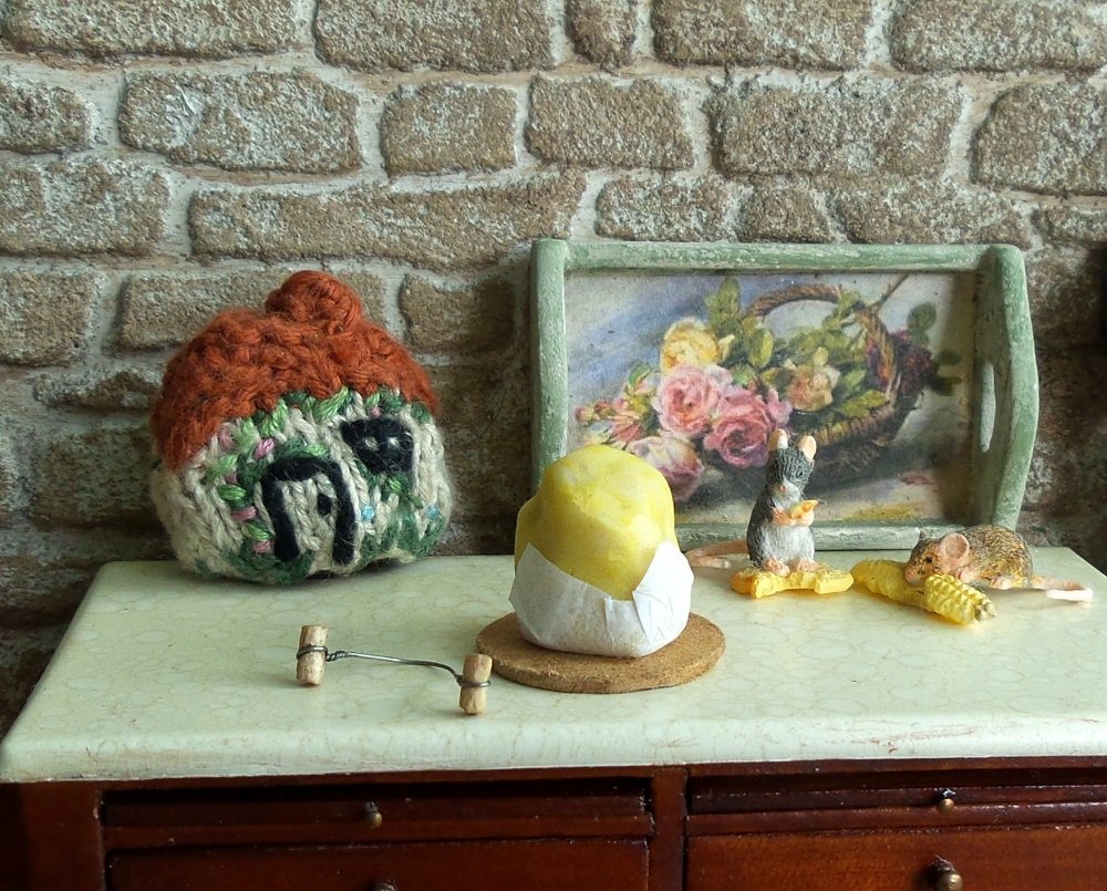 MadeInEven's tweet image. Voici ce que je viens d'ajouter dans ma boutique #etsy : Aliment Miniature, Beurre en motte sur planche en bois échelle 1/12
etsy.com/fr/listing/244…