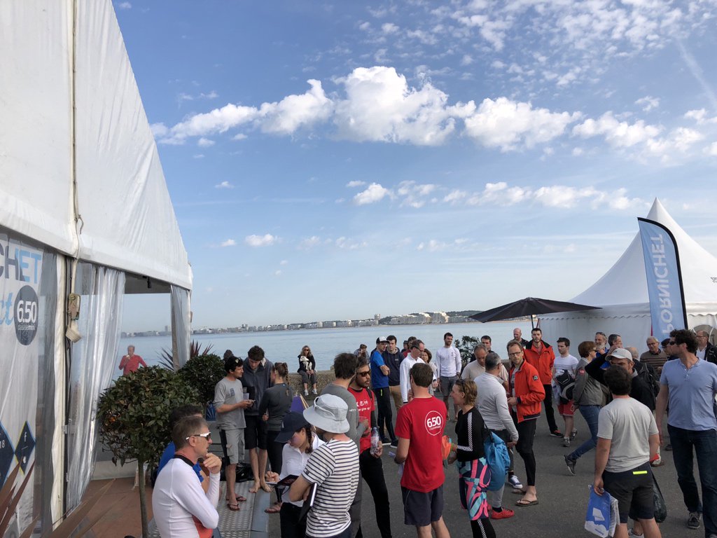 Petit déjeuner et moment de détente en famille avant le départ de <a href="/pornichet44/">Philippe T</a> pour les 77 concurrents de la @ClasseMini