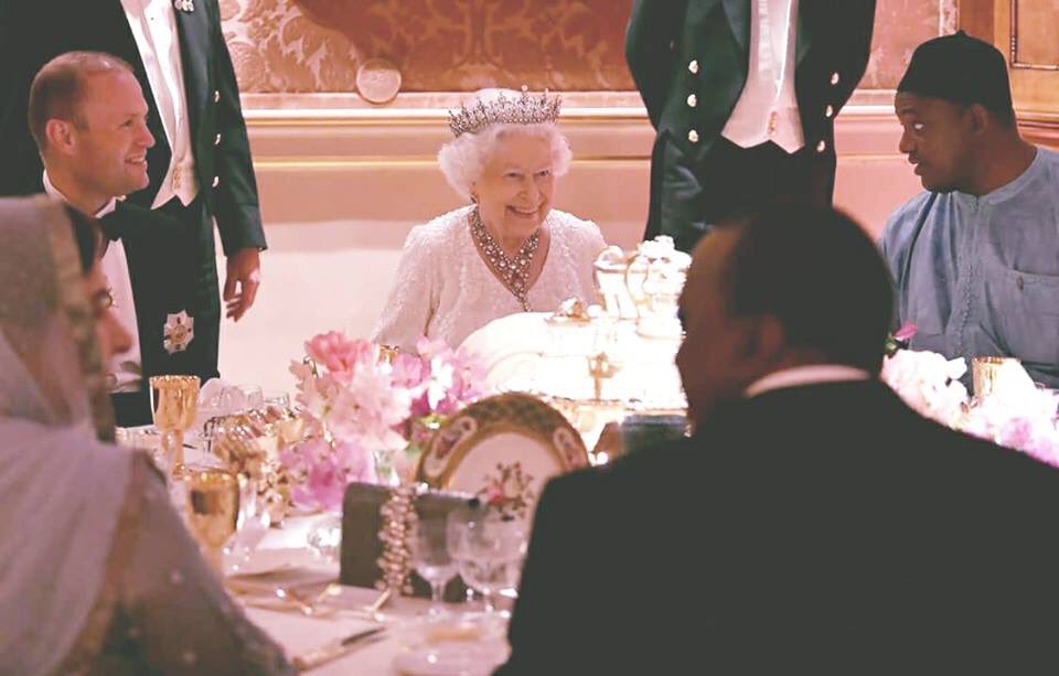 NewsNowGM's tweet photo. Gambia’s @BarrowPresident with Queen Elizabeth at Staye Dinner for Commonwealth leaders just 12 years after returning to his native country. What a dramatic turn of life events. https://t.co/lRxtd3ql6O
