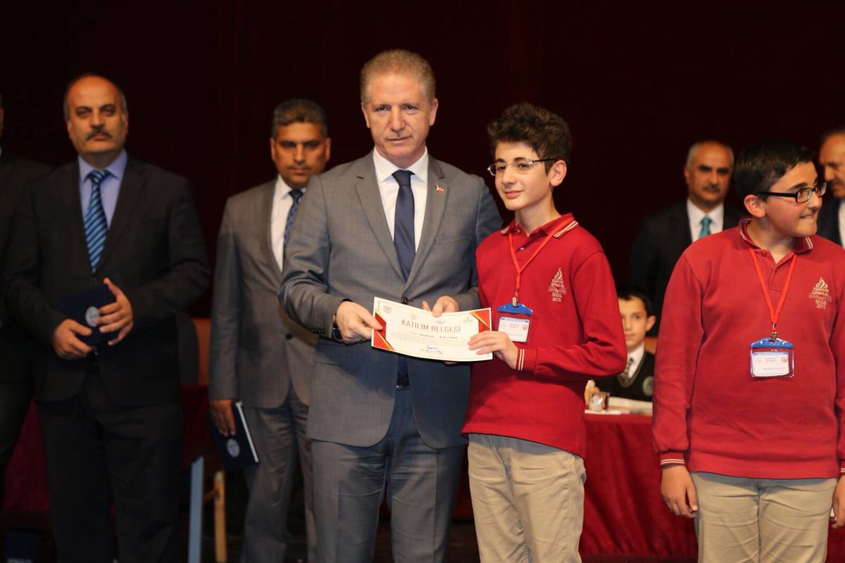 Sivas Belediyesi ve İl Milli Eğitim Müdürlüğü’nün işbirliğinde gerçekleştirilen Kadı Burhaneddin Öğrenci Meclisleri Ortaokullar Arası Bilgi Yarışmasında birinci Kazancılar Ortaokulu, ikinci Kangal Cumhuriyet Ortaokulu ve üçüncü 4 Eylül Ortaokulu oldu.