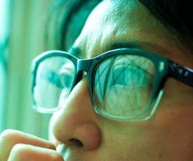 岡村靖幸メガネ欲しいけど生産会社のホームページ見たけど廃盤だから