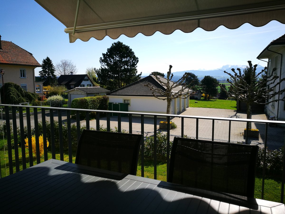 PgunMan's tweet photo. #ViPView le matin petit dej sur le balcon vue dégagé sur les montagnes 🤔 gg no re https://t.co/8Tk3F2r8xX