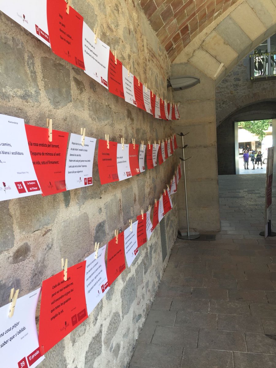 Gen_Talent's tweet photo. Èxit de la proposta de #GenTalent per #SantJordi2018: el #ConcursLiterari ha aplegat 58 #EspurnesLiteràries presentades pel col·lectiu de treballadors de la #gencatGirona i 92 vots! El dia de #SantJordi farem pública l'espurna guanyadora! Gràcies per la participació! #GirInnova https://t.co/4TNSmqCV9t