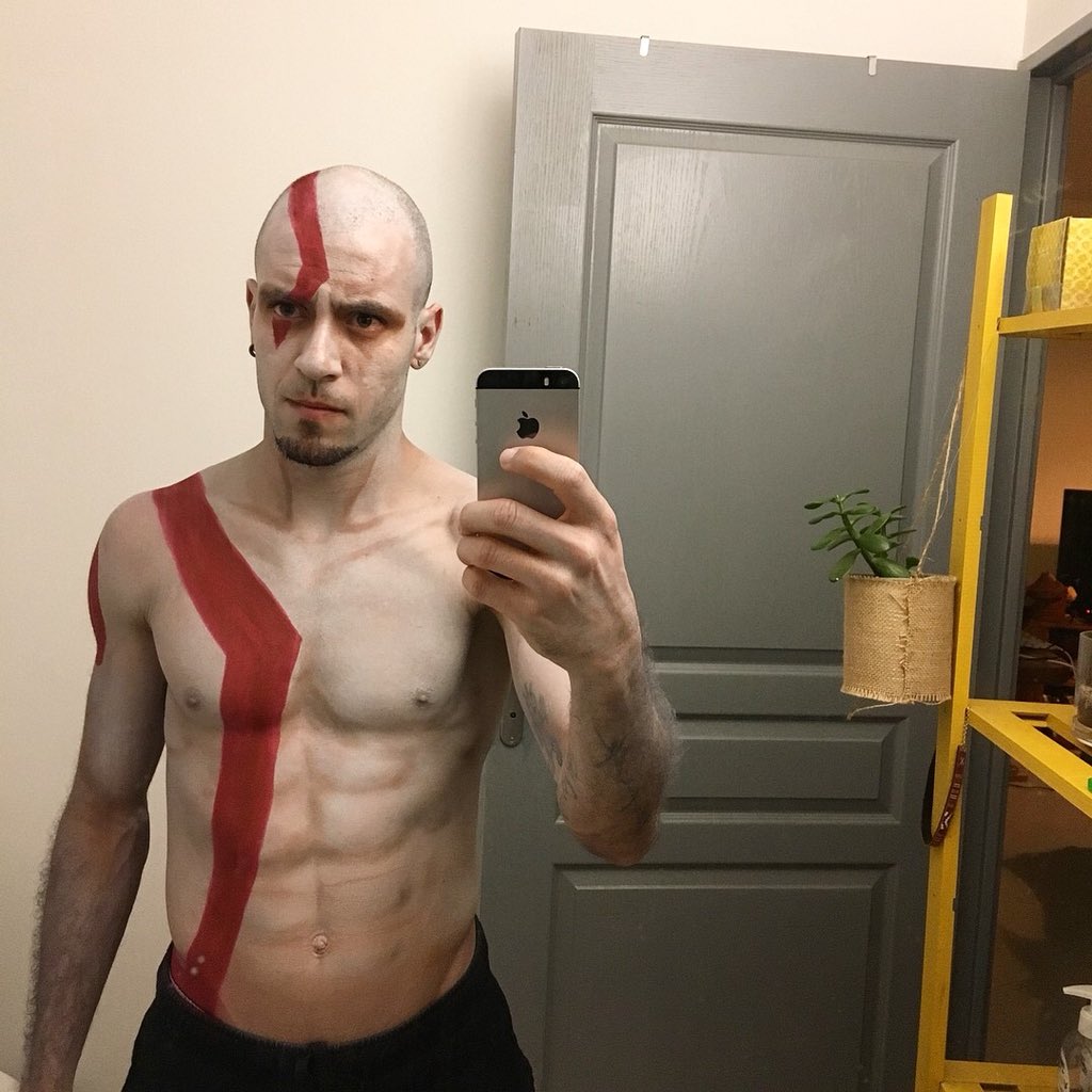 NaferlaGaming's tweet photo. #BehindTheStream 😁 je me suis donné du mal mais ça en valait la peine 🤩 encore merci à @shangrilamakeup et Djed pour le cosplay et le coup de main ! ❤️ #cosplay #kratos #godofwar #stream #tempsetup #kratoslacour #reunion #makeup #stepbystep
👉 https://t.co/74J9w6atqb https://t.co/cHWFYyWwx9