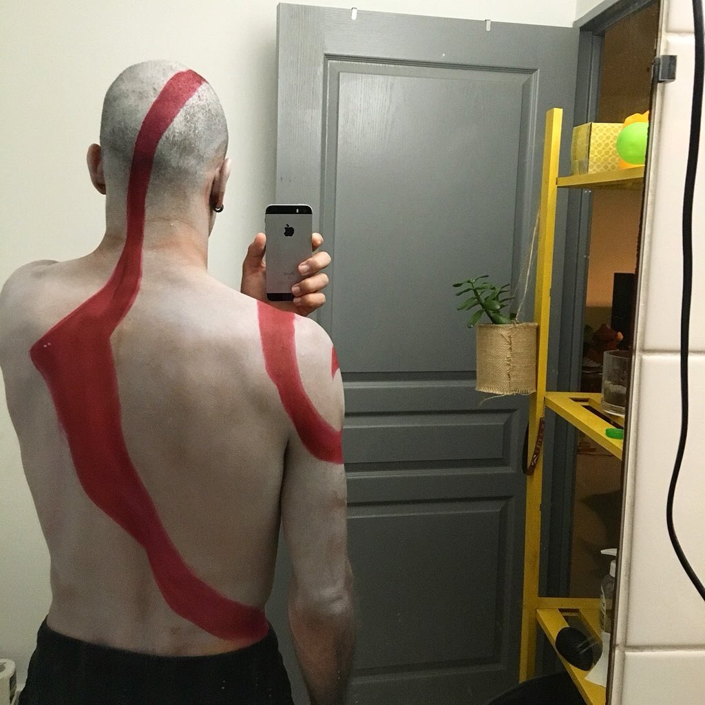 NaferlaGaming's tweet photo. #BehindTheStream 😁 je me suis donné du mal mais ça en valait la peine 🤩 encore merci à @shangrilamakeup et Djed pour le cosplay et le coup de main ! ❤️ #cosplay #kratos #godofwar #stream #tempsetup #kratoslacour #reunion #makeup #stepbystep
👉 https://t.co/74J9w6atqb https://t.co/cHWFYyWwx9