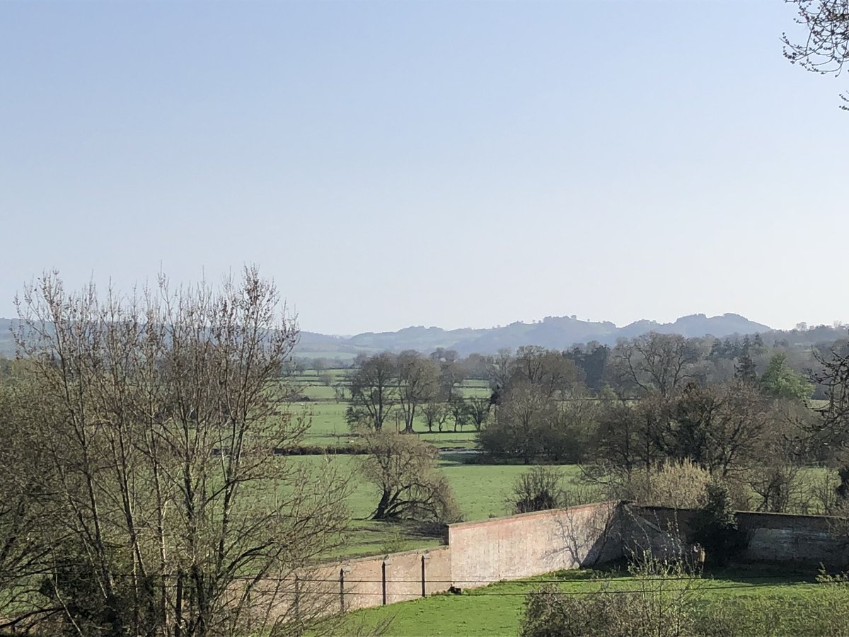 GuidingSnowdogs's tweet photo. Early start to @BroneirionTAC this morning for #safespacetraining but an amazing drive through the #breconbeacons and the #sunshining @GuidingCymru https://t.co/logj0sJ9gU