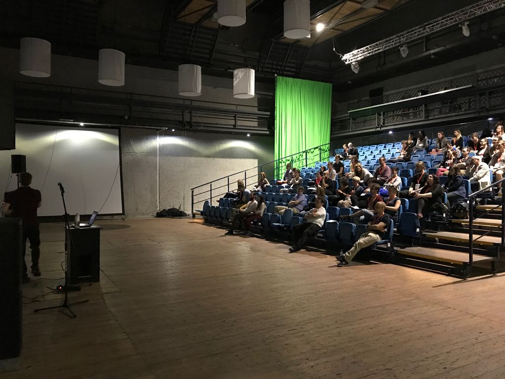 pawel_lukasik's tweet photo. Druga sesja by @MarekStoj piblika jeszcze na siedzaco ;) #geekweekwro https://t.co/HoYme4rkDw