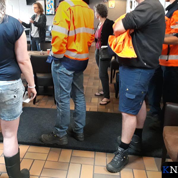 Vandaag wordt #Brunnepe #groen door aanleg #geveltuintjes en meer. Zie ook KamperNieuws.nl/hoekstra-gevel…