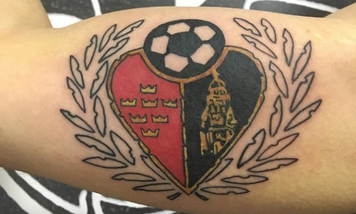 /DE TU ESCUDO SOY FANÁTICO/

Buenos días, ya hay gente poniéndose guapa para mañana ganar el ascenso. 

#LlenamosElBarnés #Ascenderemos