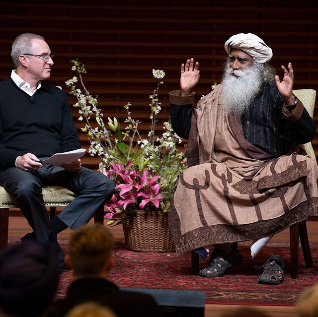 saveweave's tweet photo. A shift in economic leaders from Ambition to Vision, is the greatest offering to future generations of the world. -Sg @stanfordgsb #JonathanCoslet #Sadhguru #Vision #Ambition #SadhguruAtStanford #Stanford https://t.co/yv3GU1NANd