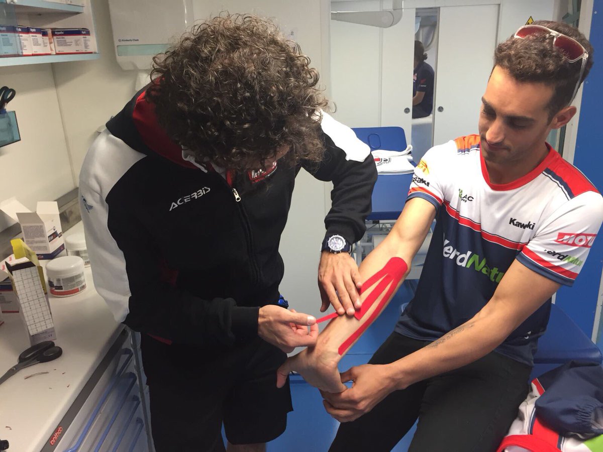 Taping to reduce arm pump - <a href="/TatiMercado36/">Tati Mercado</a> &amp; Ema #DutchWorldSBK