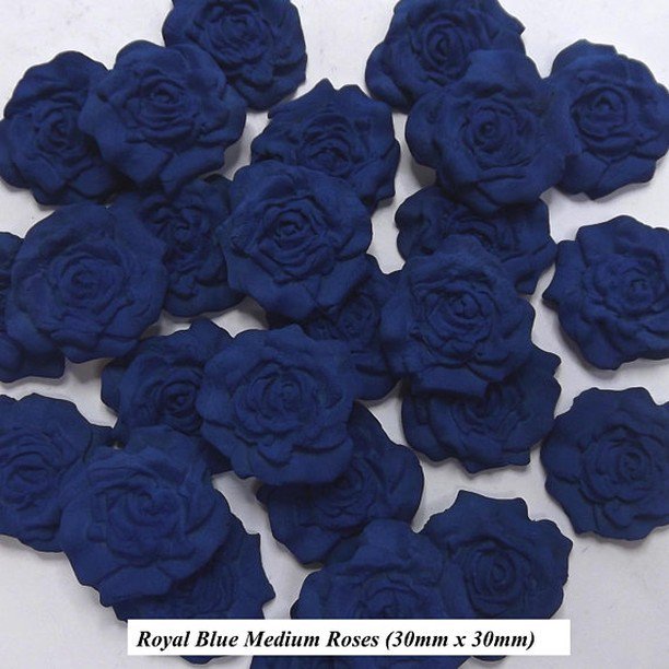PurpleBCakes's tweet photo. This rich shade of Royal Blue is another new shade Vanessa has recently developed. We have just listed this one on our Etsy shop (see link in profile). And these roses would look perfect on cupcakes for your special occasion too. #JustAddCake
#cakedecorโฆ https://t.co/940xzh7psR https://t.co/33SYxIlAUZ