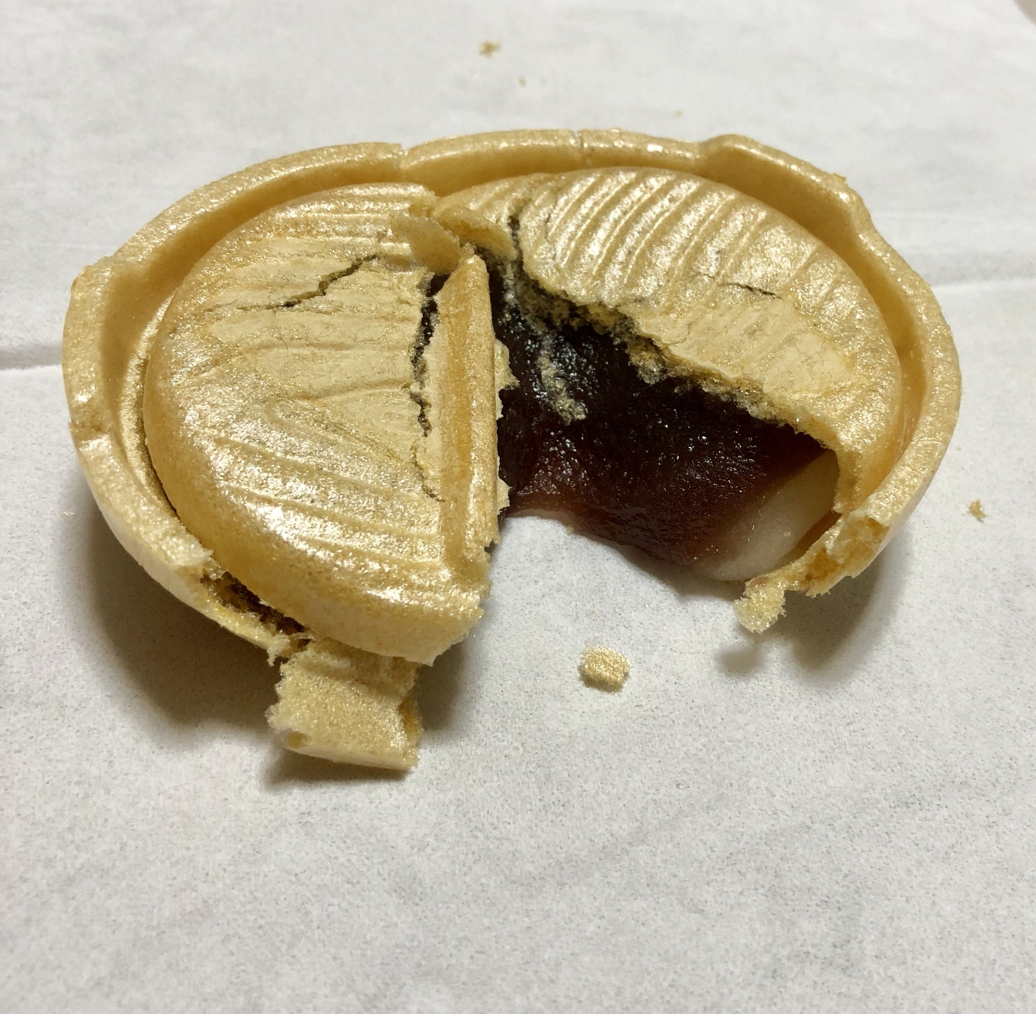 ウエダ釣具店 稚内 もらいもした 六花亭のひとつ鍋 モナカの中には餅が入っております 六花亭のお菓子はどれも大好きでございます お土産 ひとつ鍋 六花亭 T Co Sv4qll1ft9 Twitter