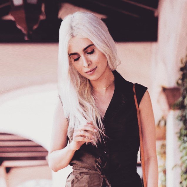 simply effortless // <a href="/savvyjavvy/">Javier Castanada</a> in the adaline dress ift.tt/2HjOQkf