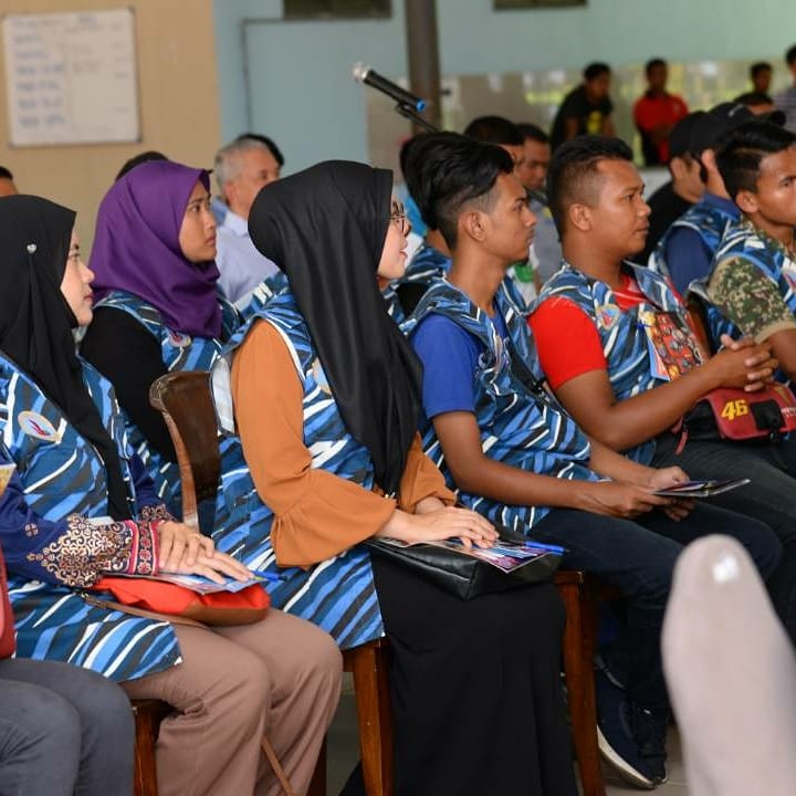 MINDEFMalaysia's tweet photo. Sukarelawan BSKN fokus mendengar amanat yang disampaikan YB DS @mjoharibaharum
#perkasaperwira🤜🤛
#BSKN https://t.co/xYHFtOrlca