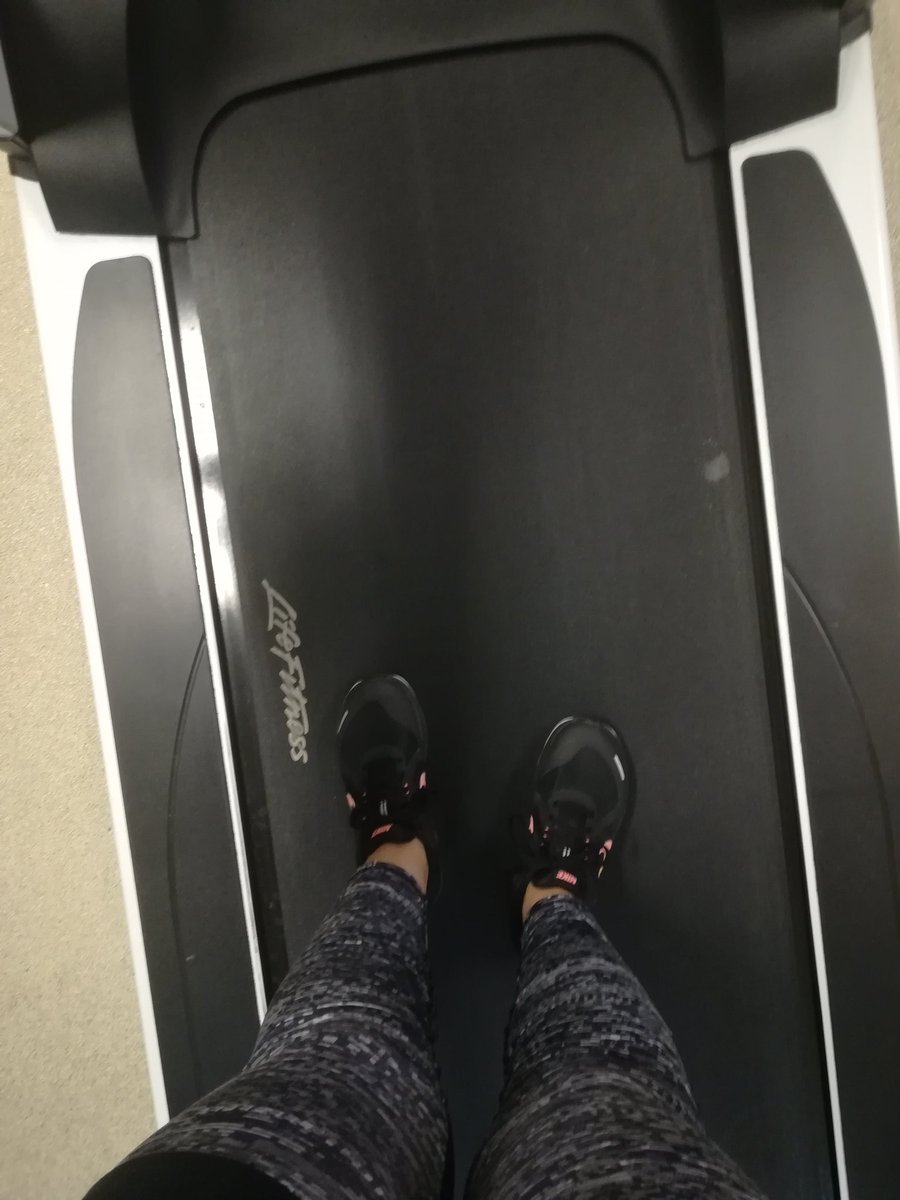 akbaspinar's tweet photo. Workout op de loopband voor mijn workout op het werk...ππ
#workout #treadmillfun #weekendvibes #weekendworkout #worklife #nurselife #7km #dieetgaatgoed https://t.co/LWMF0tO3M0
