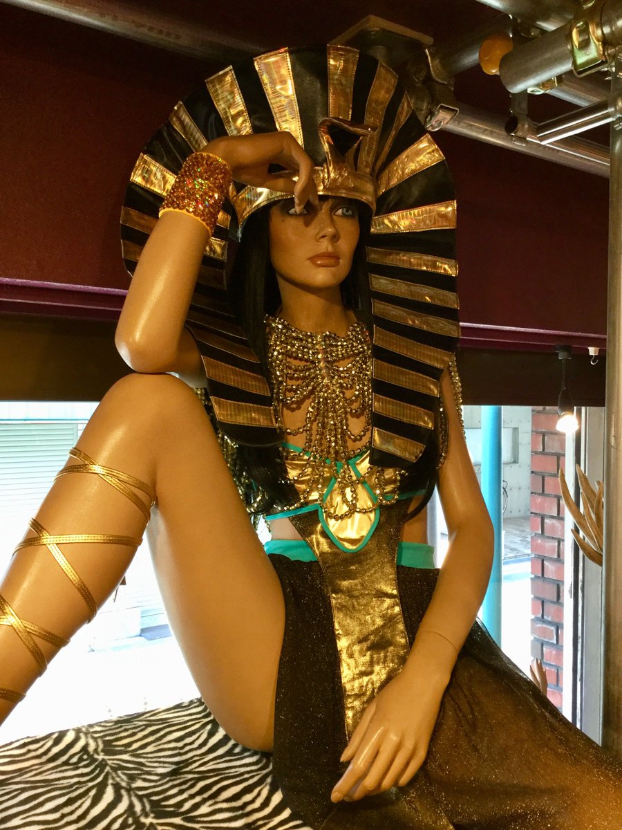 vftq12shop's tweet photo. ✨✨KING TUT✨✨
•
既製のコスチュームも、ごってりアレンジしてゴージャスに😆👍🏻💯
#kingtut #nilequeen #cleopatra #gold #costume #cosplay #accessories #vftq #osaka #キング #ツタンカーメン #ナイルクィーン #クレオパトラ #コスチューム #コスプレ #ビフテキ #大阪 #大人ワンダーランド https://t.co/Dafed2el1e
