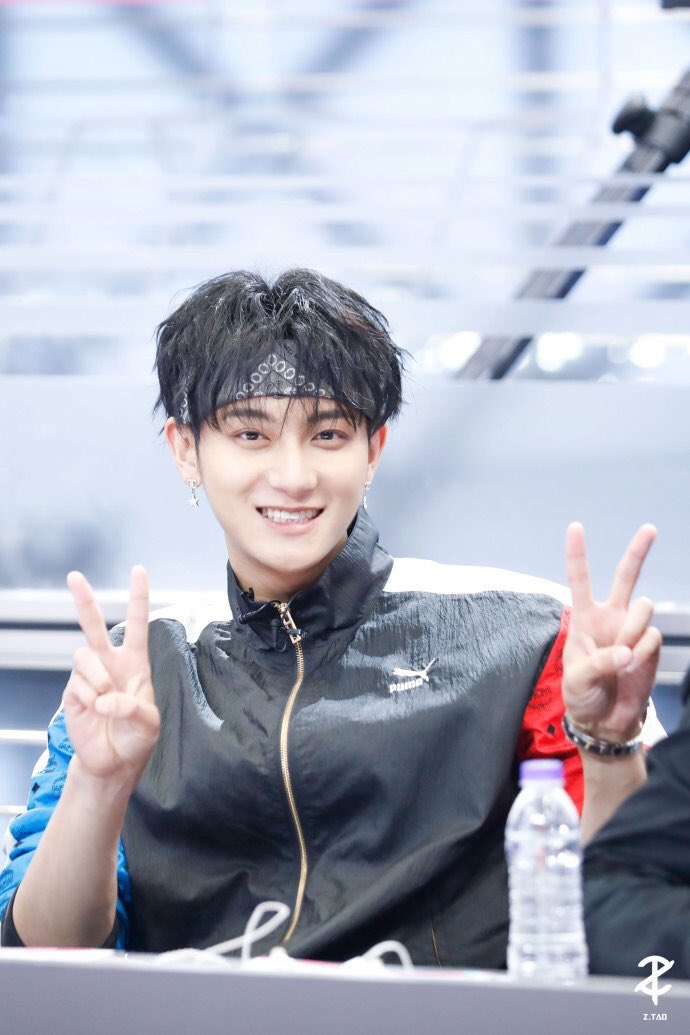 puibum's tweet photo. #PRODUCE101CHINA คลาส A+++ แน่เลย ขอยาดโหวต
แต่รูปนี้จื่อเทายิ้มน่ารักมากเรย น่าร้ากกกก https://t.co/sE7fLAnqwH