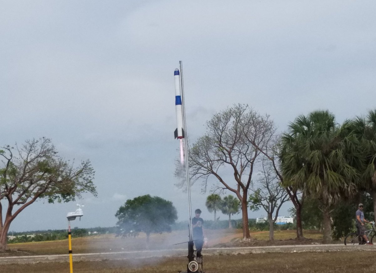 WHS Team 2 Rocketry collecting data in preparation for the 2nd round in the 2018 TARC National Finals... CONFIDENCE at its best 😊 <a href="/principalarrojo/">principalarrojo</a> @RocketContest <a href="/BrowardSTEM/">Broward STEM</a> @RobertwRuncie