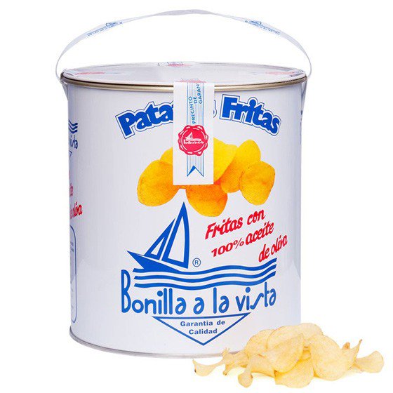 Omdat het zo lekker weer is en iedereen met hapjes naar de boot of het park uitwaait, hebben wij bij CHEFS de ultieme snack... Bonilla a la Vista, de echte Spaanse chips in een prachtig blik van 500 gr, makkelijk mee te nemen en heerlijk bij de borrel #boot #chips #park #picnic