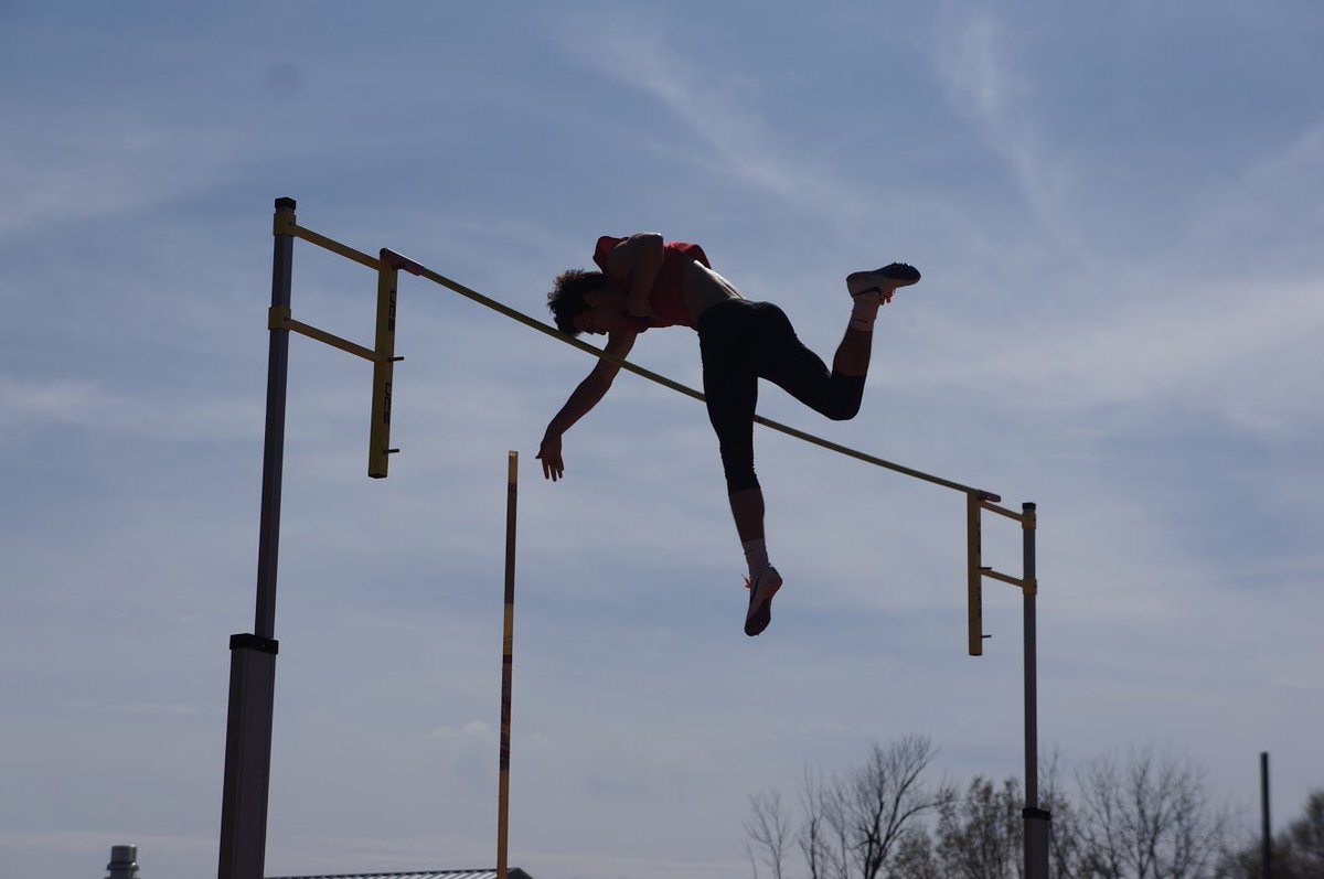 mr_ericwilliams's tweet photo. A few action shots of @Dyll_Pickle28 doing what he does! Took 6th by scratches at 15’1.75” but he’ll be flying at 16’ in no time!!
#KidWithAStick https://t.co/yqau7InTAy