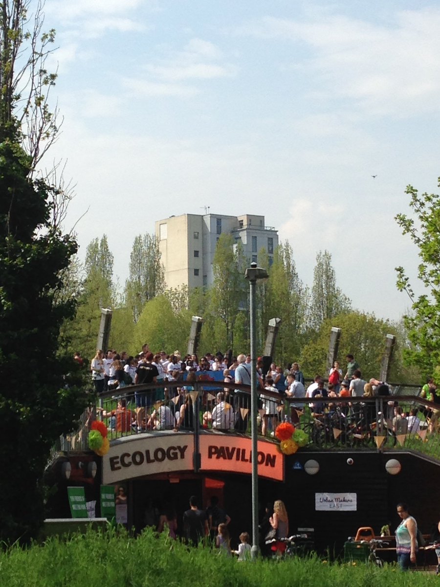 #artskickers pop up orchestra in Mile End