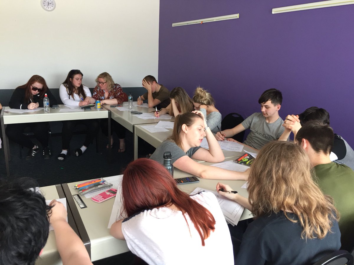 digitechschool's tweet photo. Science Master class from Siobhan this afternoon- students learning to achieve top marks in exam questions #CLFRevisionWeekend @HansPriceAC @Cabotfederation https://t.co/rll8700lHH