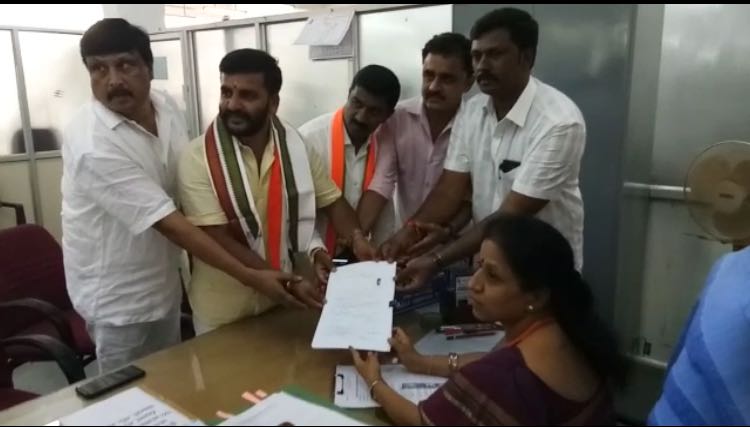 inc_MahaLayout's tweet image. #MAHALAKSHMILAYOUT @INCKarnataka candidate @manjunathansui files his nomination. Do bless our Candidate for a better governance. #INC4MahalakshmiLayout #INC4KARNATAKA #KarnatakaElection2018