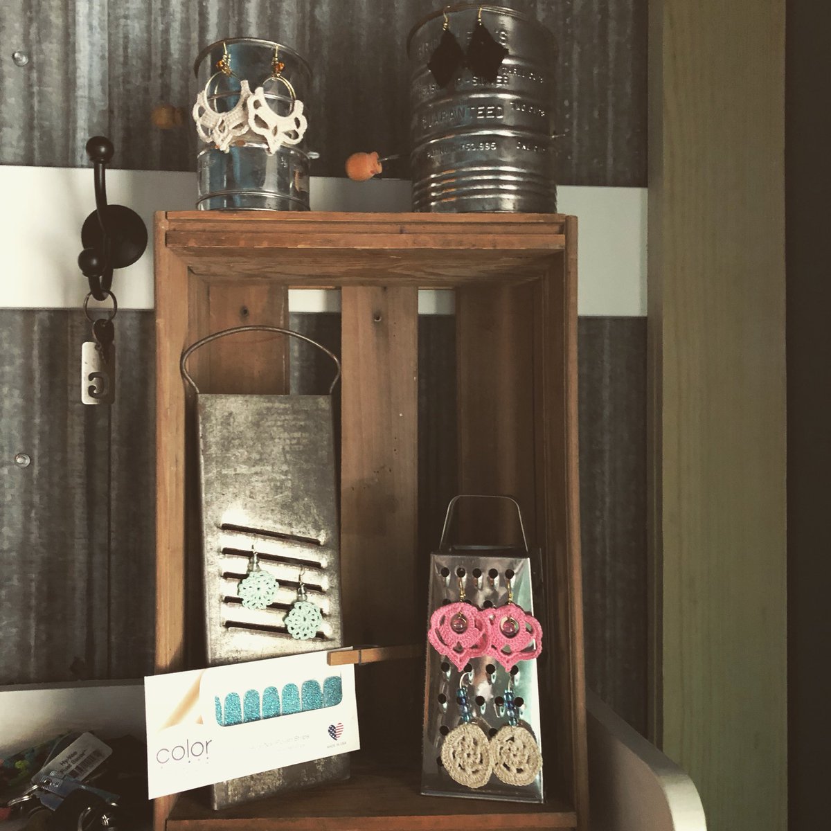 FollowMbM's tweet photo. It’s a #popupshop! PM me for address. Hosted in #CoonRapidsMinnesota. This would be a perfect time to sample #ColorStreetNails, buy &amp; take same day/place an order, &amp; pick some new ear candy too! #MothersDay, #SummerTrendMintGreen, #SummerBirthday, &amp; #SupportSmallBusiness! https://t.co/5idlGdBkCk