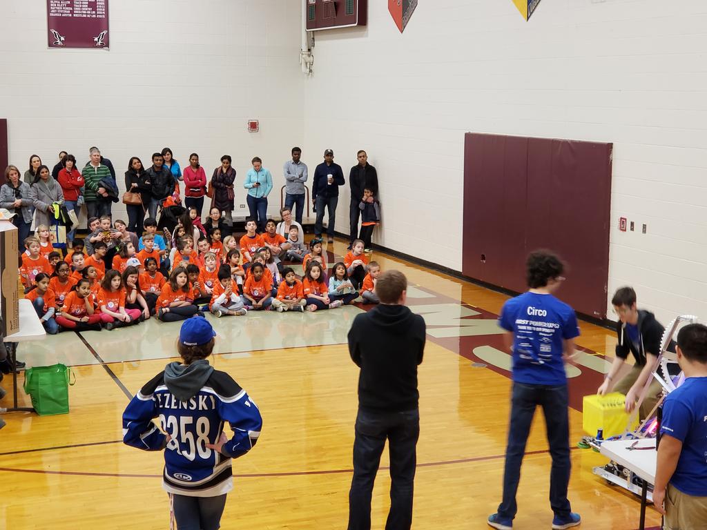 Bearbotics2358's tweet photo. Demonstrating Endeavor at the @D95SocialMedia Science Fair #lznation #omgrobots #STEM #forward95 https://t.co/6uRWegLUdU