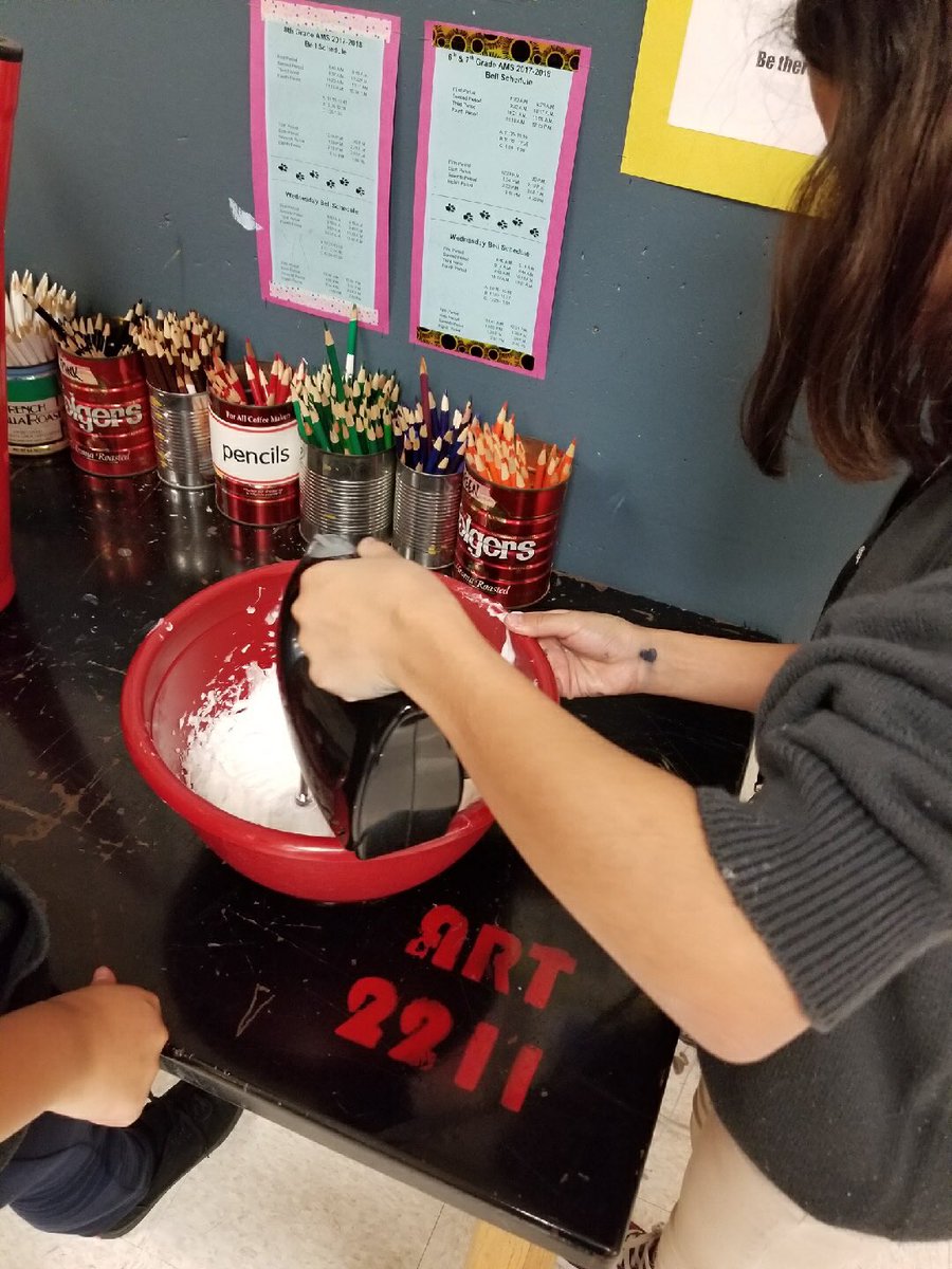 AliefMS_ASP's tweet image. Spa Science class making homemade lotion.  #softhands #smellssogood @AliefISD_ASP @alief_middle