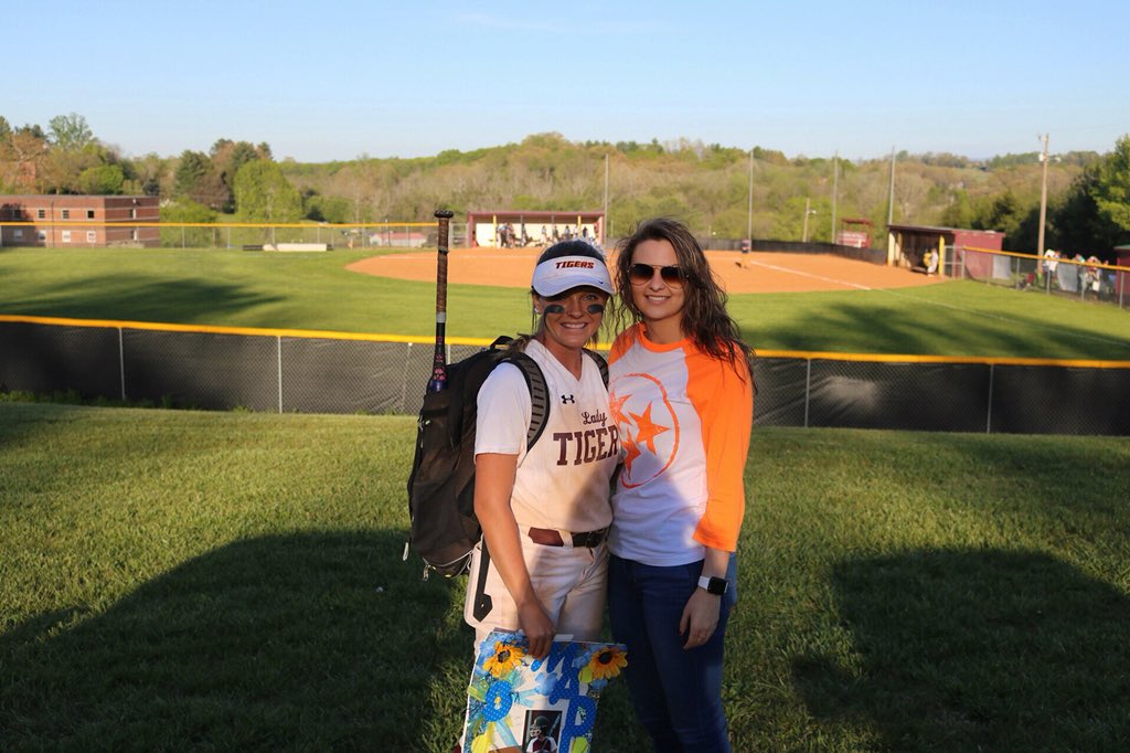 lyssa_butler's tweet photo. In honor of one of my best friends last home game. So glad I could be there, you did great @mwhitmire_15! Love you bunches!❤️🐾 https://t.co/oaZJ2K6Fct