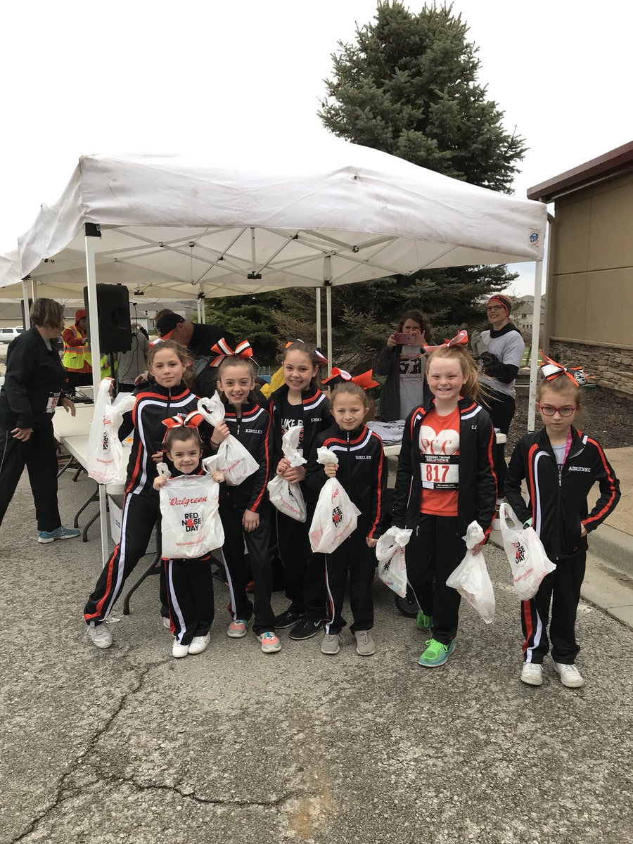 PCCcheer2016's tweet photo. Anchors Away!! Itโs time for the PCYFL Anchors Away 5K. Cheering on the runners and handing out swag bags! Go Pirates! #PCC #AnchorsAway5K #PCYFL https://t.co/YxJCbm7M8G