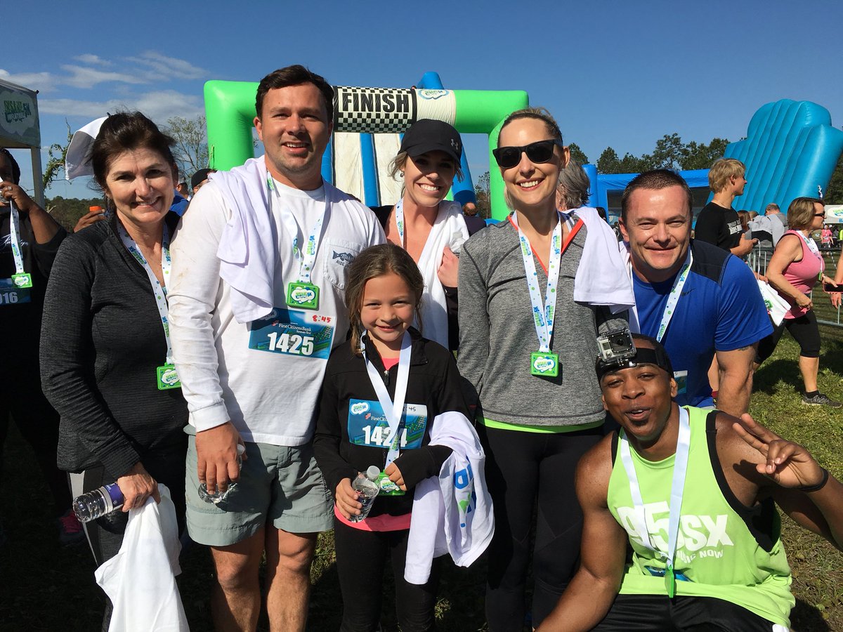 95sxHitMusicNow's tweet photo. #Team95sx at the finish line! 🏁 Paula Mullen, Cori Medlin @NKuniej, JRocDaMic 😅🏅 #Winners Insane Inflatable 5K #TimeToHydrate 😉 https://t.co/nbfRGWrwNZ