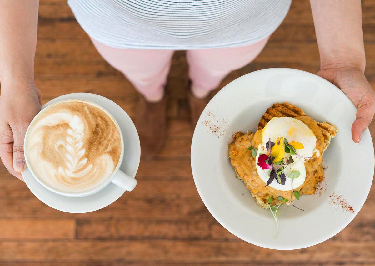 commonwealthonq's tweet photo. Chorizo gravy over made-from-scratch cheddar chive biscuits, and our Milk &amp; Honey Latte.  #weekendbrunchgoals https://t.co/BZpI3THLVC