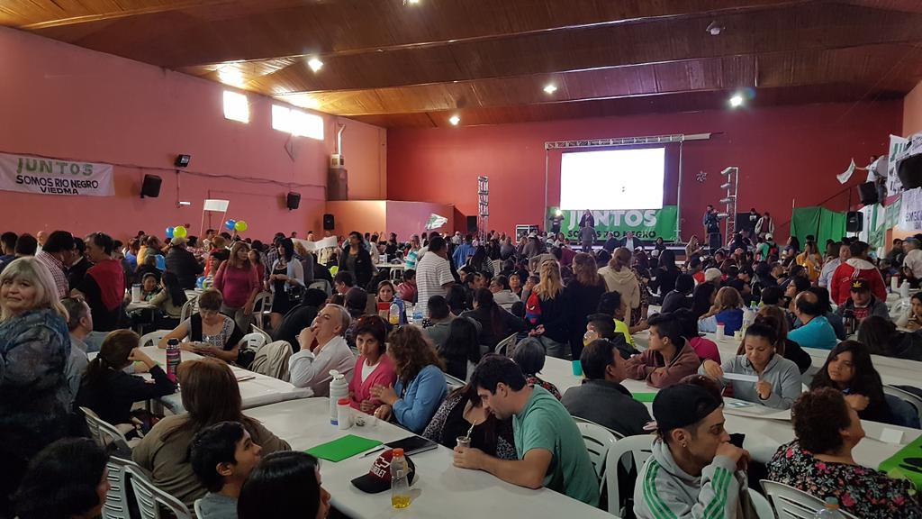 JSRN_Oficial's tweet photo. En minutos comienza la Asamblea del partido. #Multitud #GarraYAlegria @Weretilneck @AlePalmieriRN https://t.co/YjDp54IK0N
