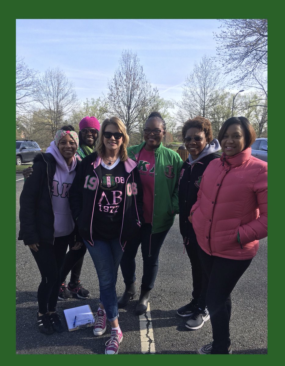 RhoMuOmega's tweet photo. #AKA_PMQ cleans up Anacostia Watershed for #AWSEarthDay. #AKA1908 #AKANAR1908 https://t.co/jjqJI5OwIs