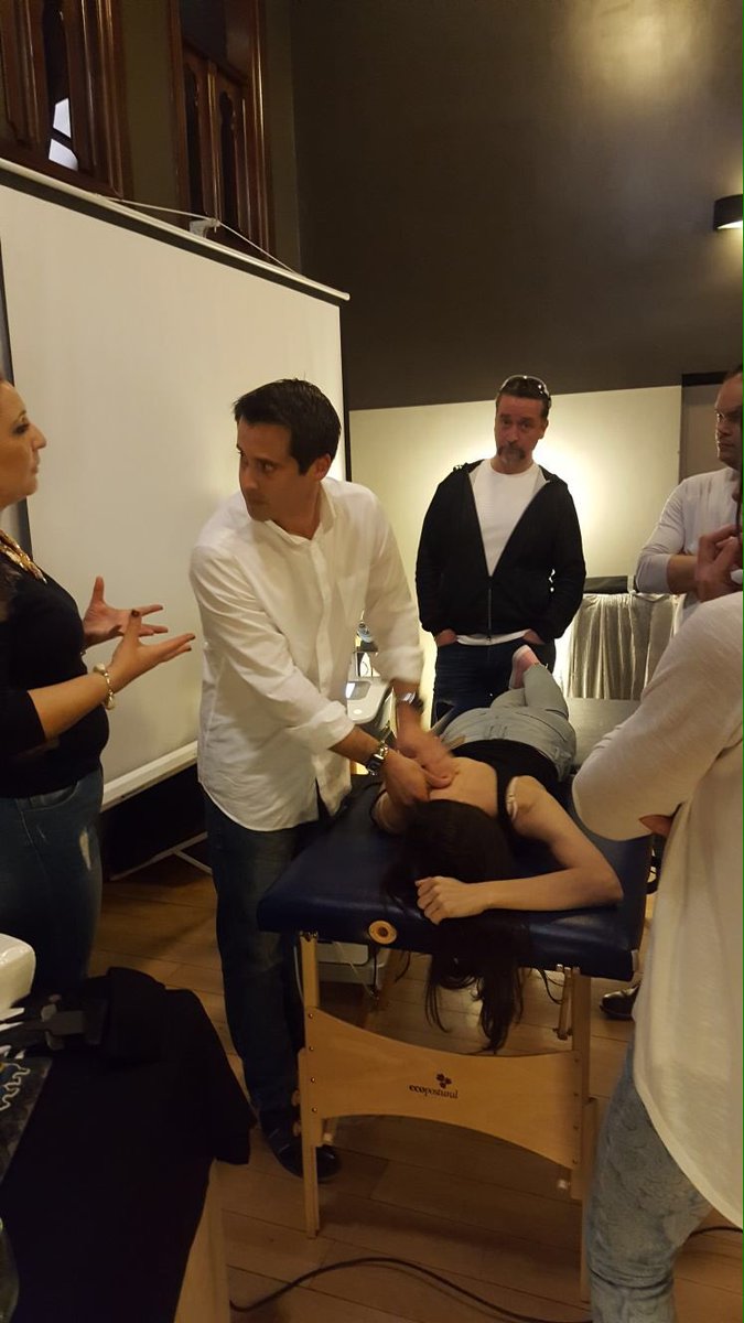 enovisiberica's tweet photo. Hoy el #tourWinback ha aterrizado en Granada. Teoría de la #tecarterapia en #fisioterapia y mucha práctica con @Lucia82Tarso y @winbackspain https://t.co/XwnjzjhrE8