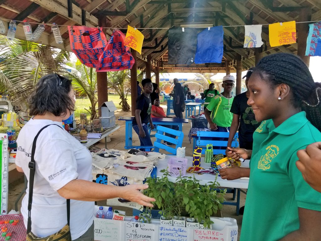 suramaking's tweet photo. Together we will Clean Ghana.
@TISGhana  students taking Action NOW. 
We are here @EarthDayAccra #EradicatingPlasticPollution 
#MarchForScience2018 
@EarthDayNewYork  @greenschoolsorg @GreenGhana360 @babilgre https://t.co/jZvC7NnJ2H