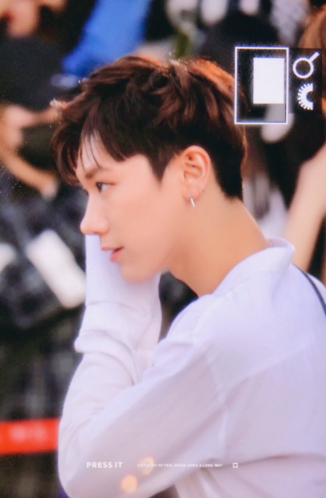 nctenpics's tweet photo. here he is, the one with the most beautiful side profile https://t.co/DM3zqgSNX7