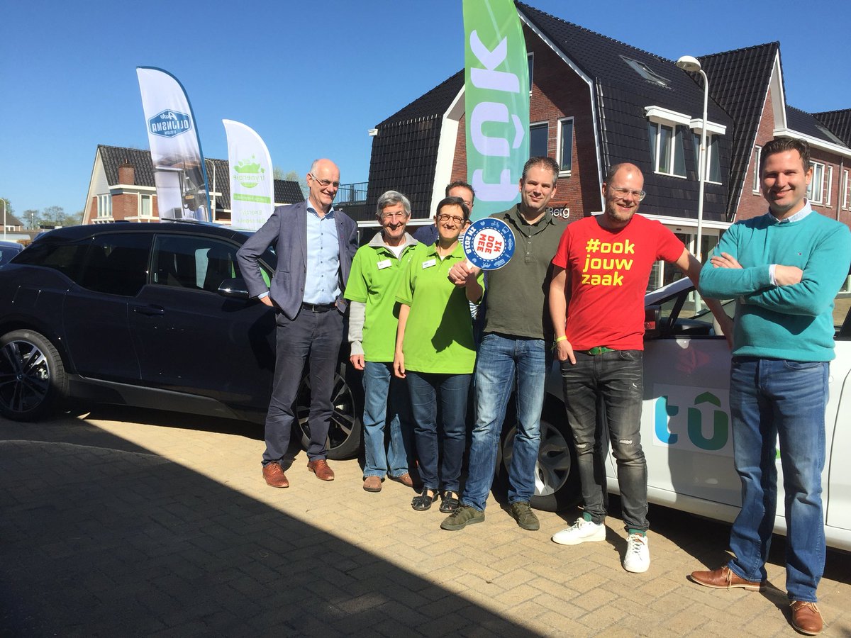 fossielvrijewkn's tweet photo. In #Trynwalden doen ze ook mee! Met de eigen kersverse Tuk én een #BMWi3 tijdens de #Elfwegentocht! #ikdochmei https://t.co/BzD1rjWiMJ