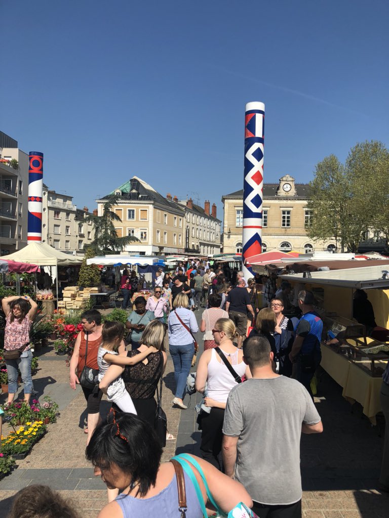 GilAverous's tweet photo. Quel plaisir de faire son marché à @Chateauroux36 sous ce magnifique soleil 🌞 https://t.co/EfuJh1gCyG