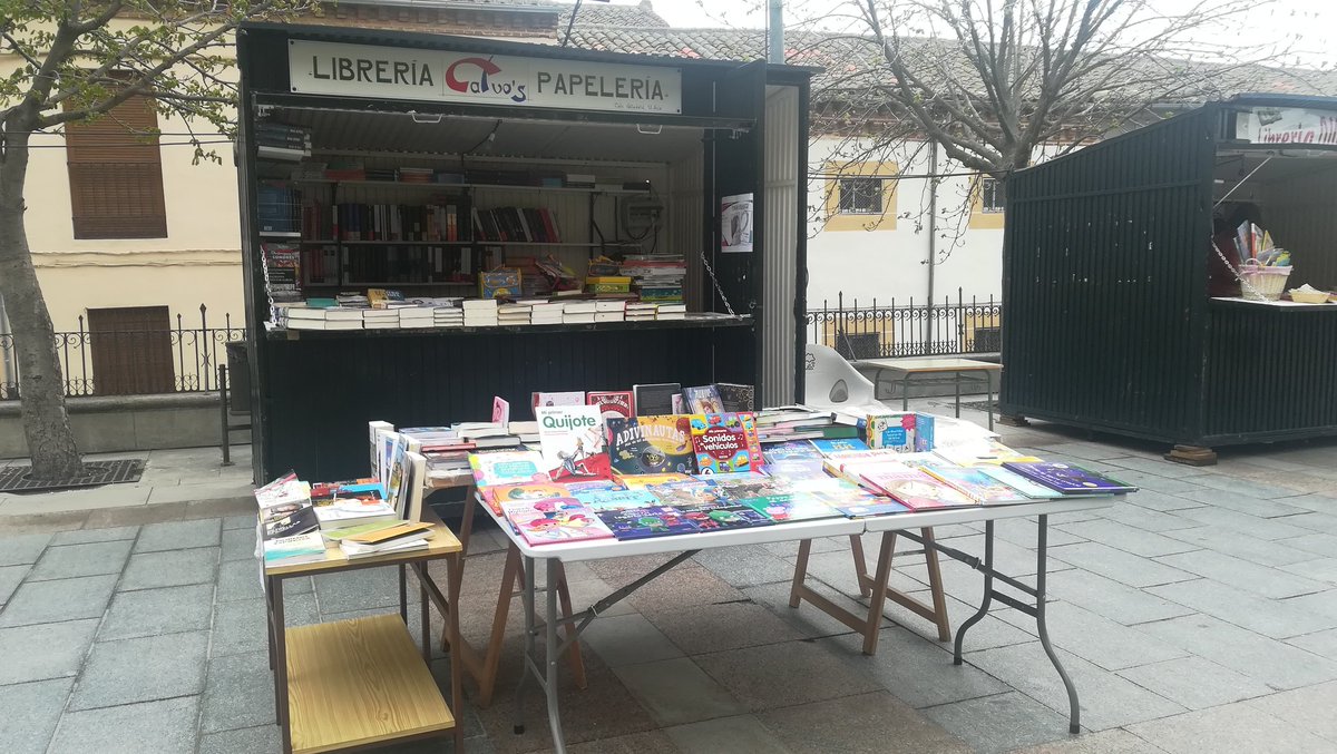 libreriacalvos's tweet photo. Todo listo!! Feria del libro 2018 ya está aqui!!! https://t.co/9WWz2RWPgk