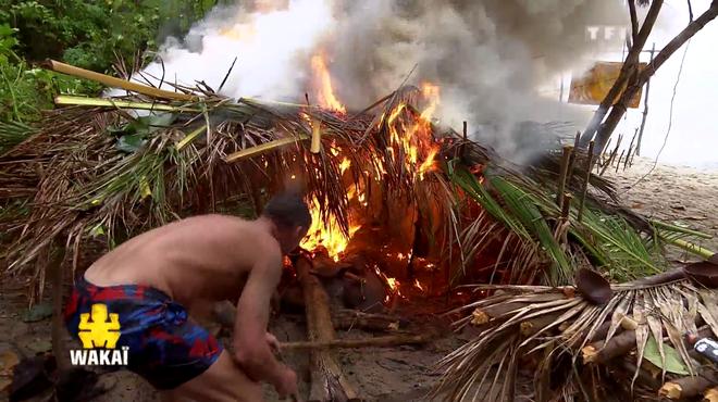 KReunification's tweet photo. Pascal c'est enflammé ! en voulant trop alimenter le feu, il brûle la cabane
#KohLanta #wakaï https://t.co/tEo31vBpwB