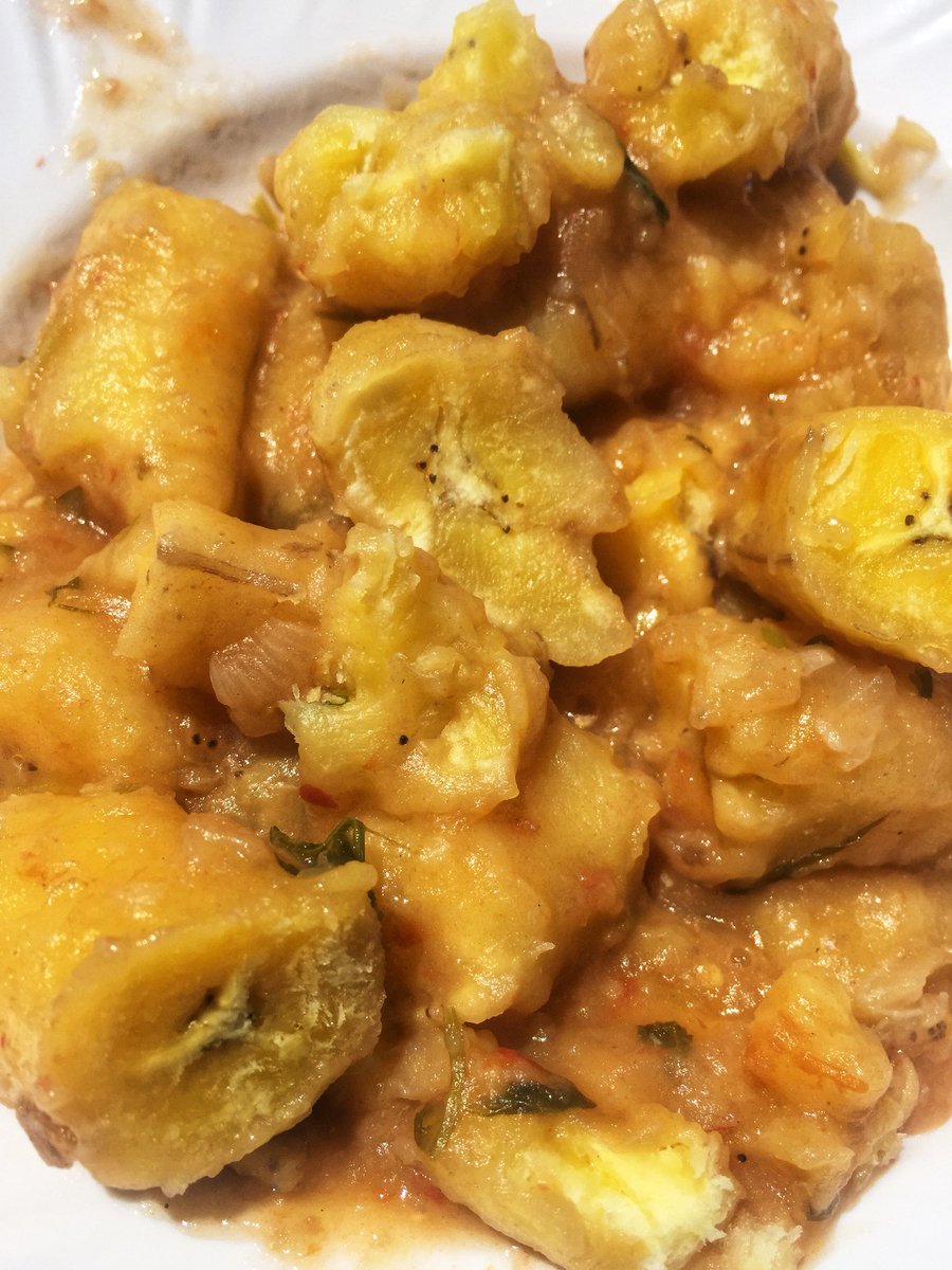 ArriveInKenya's tweet photo. Lunch - #matoke is a #Kisii/#Gusii staplefood which we cook here in #Luoland too. These unripened bananas were cut from a nearby tree before being boiled into a “banana stew” with #nyanya (tomatoes), #kitunguo (onion), #dania (coriander), and #kitunguosaumu (garlic). https://t.co/KdCb9cgRWr