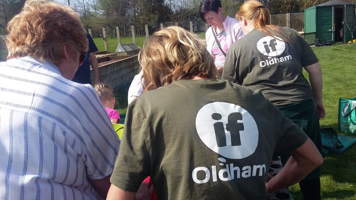 ifOldham's tweet photo. Super @VegIntPark delivering  @BigLocalOldham family session busy day , great weather to #growmore #sharemore it's the busy month of the year for seed sowing and potting on great fun this morning , thanks @BrighterBlooms0  for the quality seed pototaes https://t.co/pADeOyxrAi