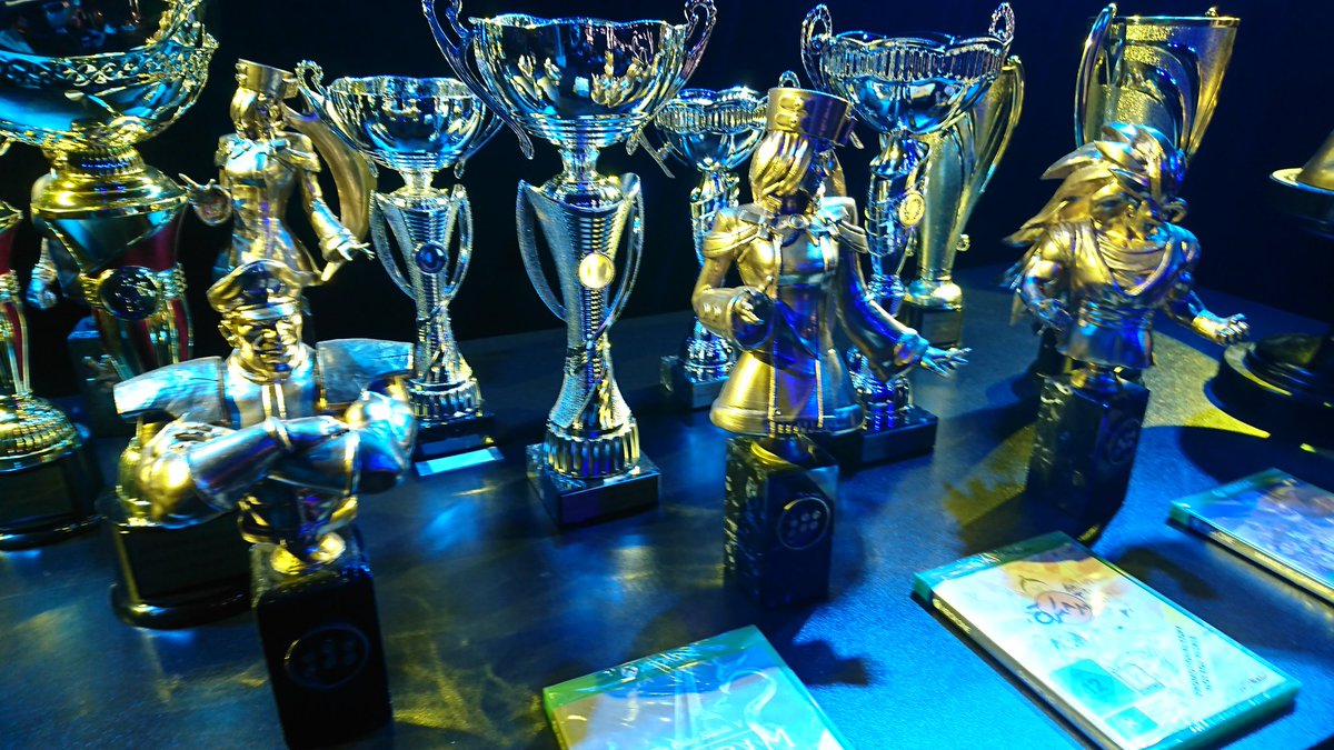 StrongLikeJess's tweet photo. Can we appreciate the trophys for a second? #buttonczeck https://t.co/4418KPkljx