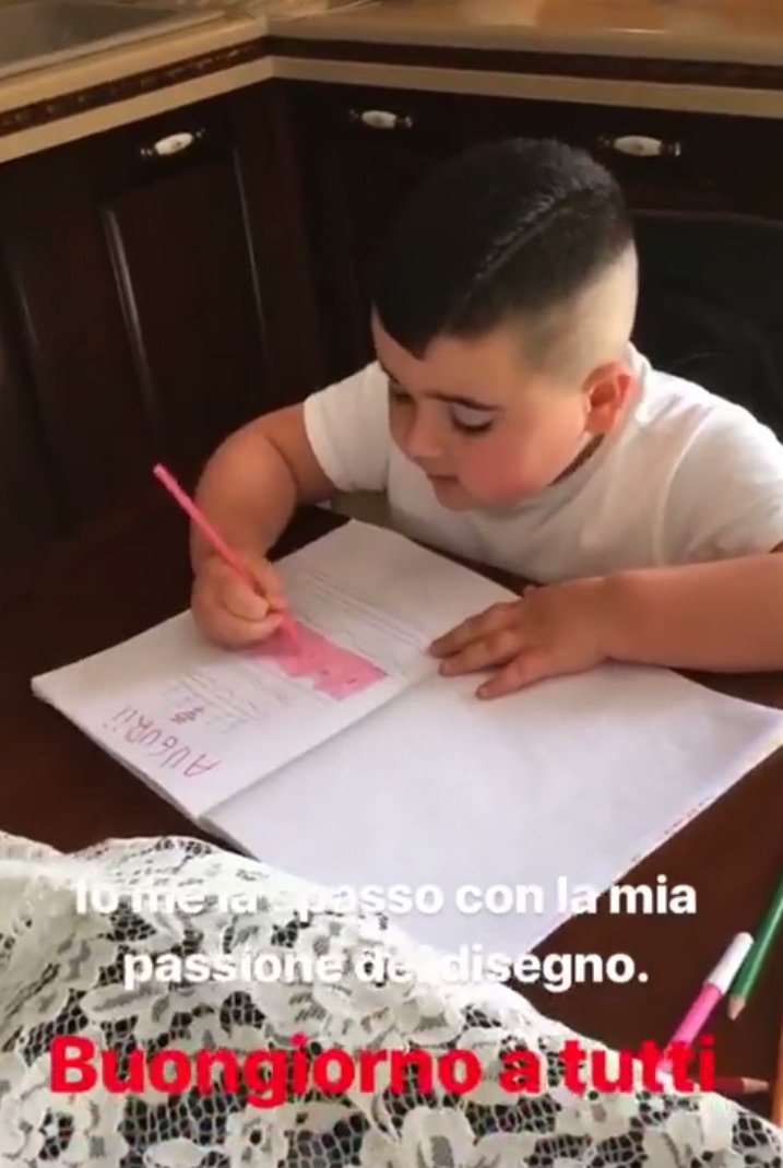 Umbertone2's tweet photo. mamma mia come mi piace disegnare!! #Buongiorno #Umbertone #Naples #Napoli #SerieATIM #serieapremium #ForzaNapoliSempre #scudetto #sabato #JuventusNapoli https://t.co/i6buldrljH